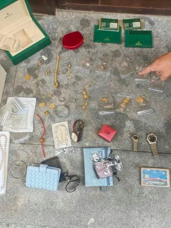 海顺优配 盗走邻居家70万元后贼喊捉贼引警方怀疑，男子悔恨：两家曾关系好到家门密码共享